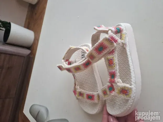 Zara sandale br 27