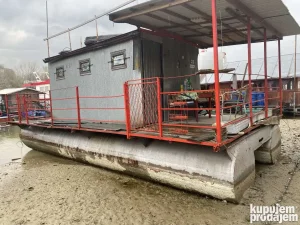 Splav sa kućicom