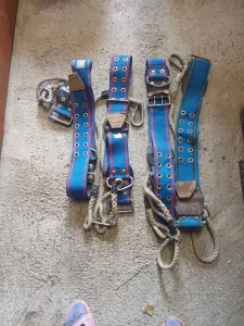 Opasac pojas sa karabinom