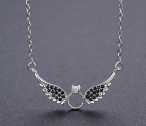 Posrebrena prelepa ogrlica 925