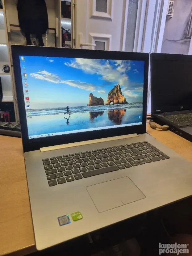 Lenovo IdeaPad 17/i7 7500/12gb/256ssd/1tb hdd/940MX/17inc