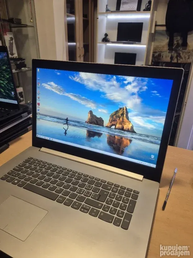 Lenovo IdeaPad 17/i7 7500/12gb/256ssd/1tb hdd/940MX/17inc