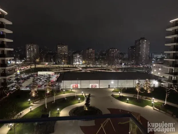 Izdajem trosoban stan Planet Residence Niš