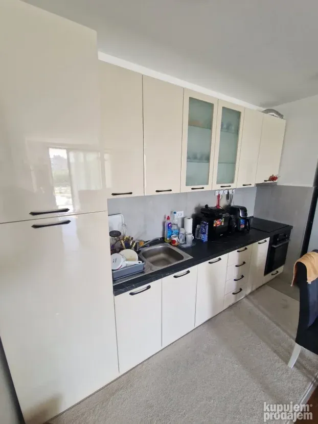 Izdajem trosoban stan Planet Residence Niš