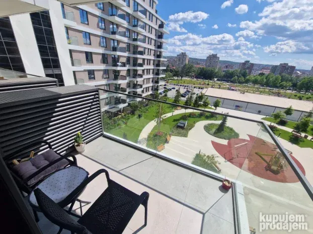 Izdajem trosoban stan Planet Residence Niš