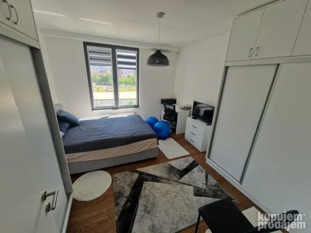 Izdajem trosoban stan Planet Residence Niš
