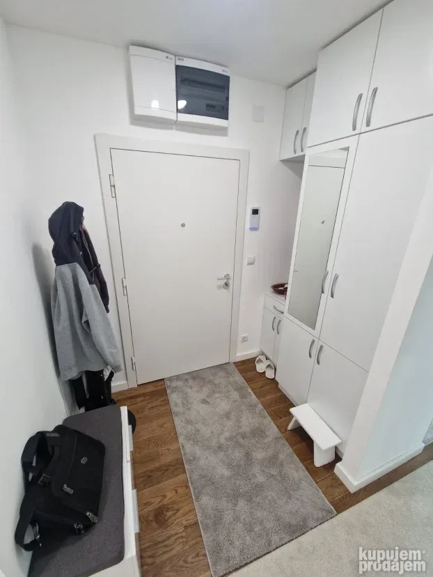Izdajem trosoban stan Planet Residence Niš