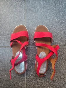 Prodajem Nove,Nenosene i Original Sandale Marco Tozzi 37broj