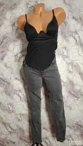 Mama pantalone sa dubokim strukom