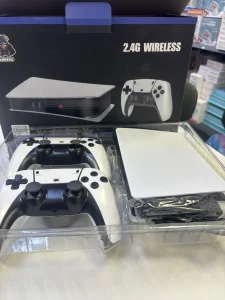 TV konzola sa igricama sa dva dzojstika