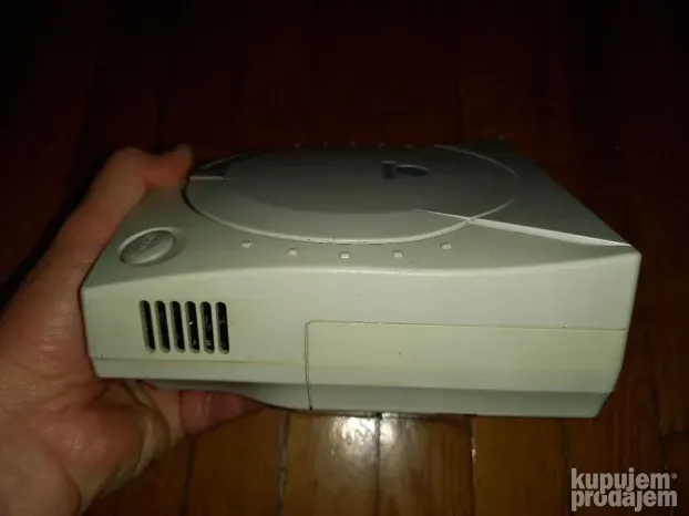 Sega Dreamcast konzola i dzojstik