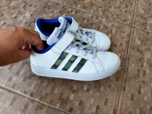 Adidas patike broj 31 za dečaka