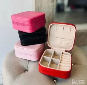 Mala kutija za nakit i šminku