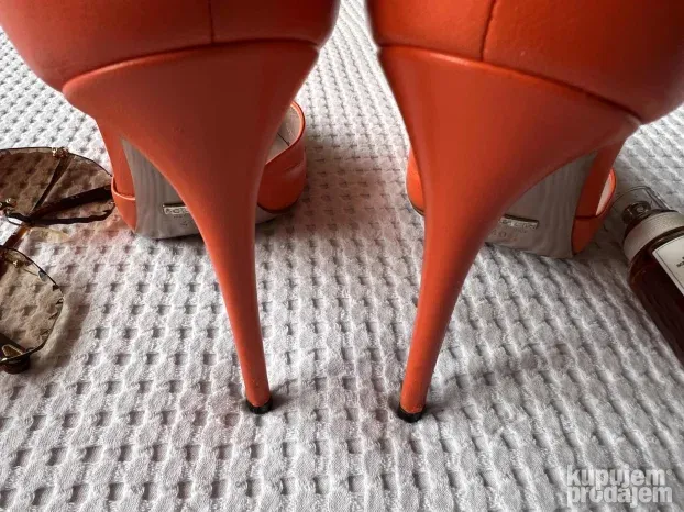 GUCCI ORIGINAL narandzaste kozne stikle sandale 40.5 26-26cm