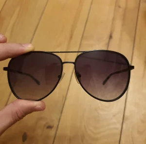 Guess GU5206 02B Mat crne metalne pilotske sunčane naočare