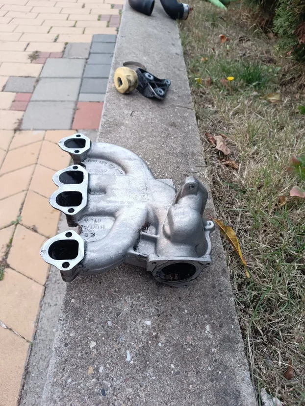 Usisna grana audi a4 b7 2.0 tdi 8v