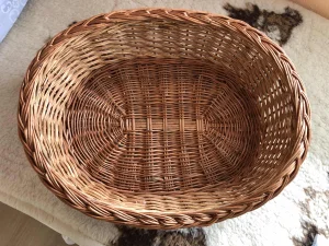 Pletena korpa za kucne ljubimce srednje velicine