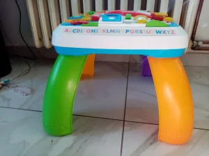 Br.5. Muzicki stolic