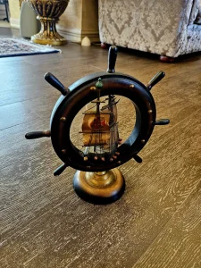 Drveno brodsko kormilo, doneseno sa Malte, drvo, 26 cm