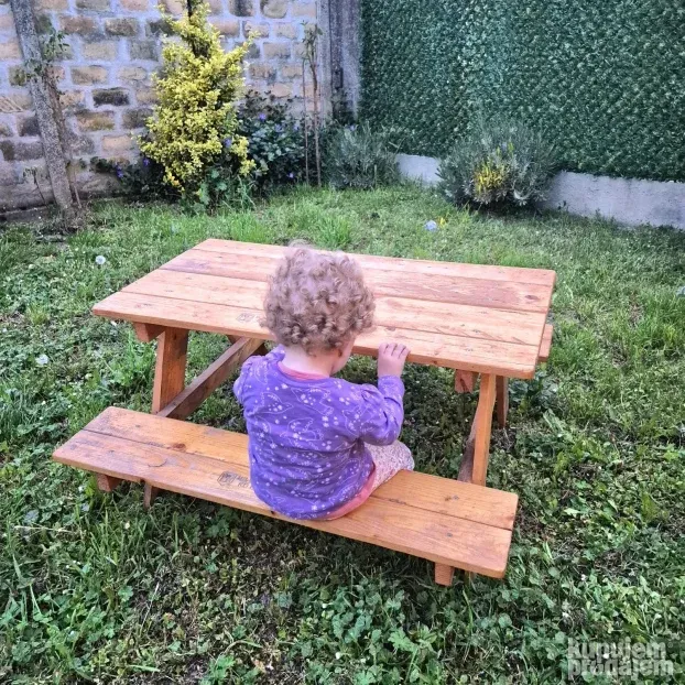Sto sa klupicama za decu 4 mesta