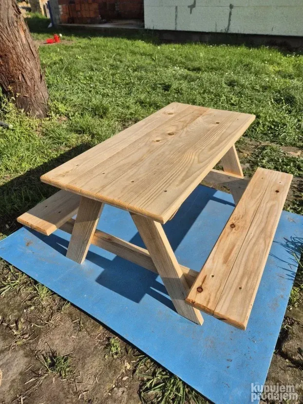 Sto sa klupicama za decu 4 mesta