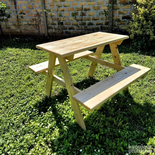 Sto sa klupicama za decu 4 mesta