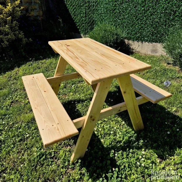Sto sa klupicama za decu 4 mesta