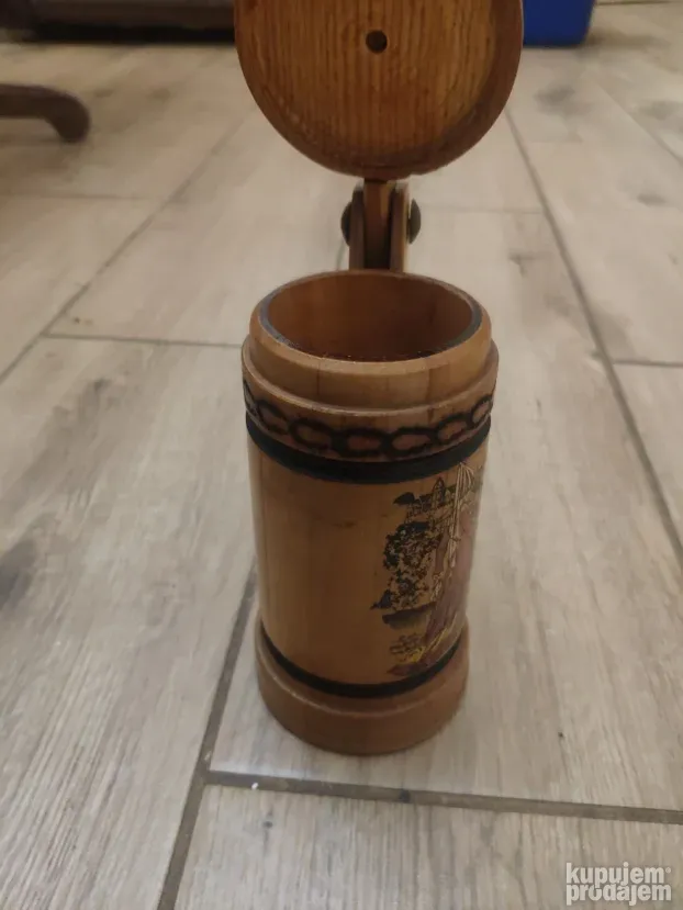Drvena krigla sa poklopcem rezervisano