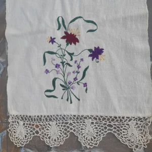 Dugo veženo  milje u bež boji 235x42 cm