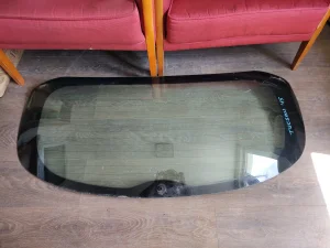 Zadnja sofersajbna hyundai tucson 2015-2020 staklo gepeka