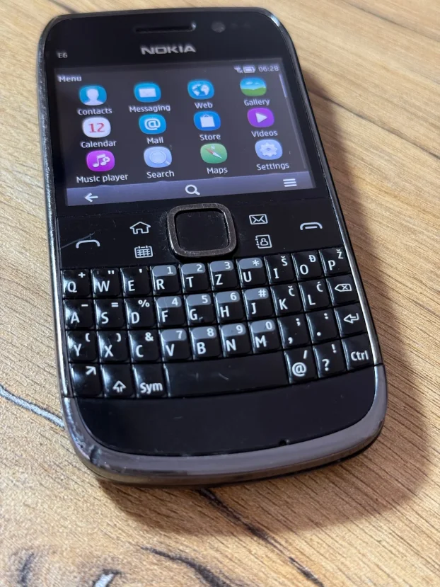 Nokia E6