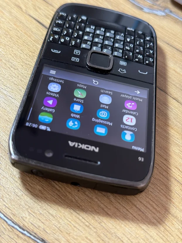 Nokia E6