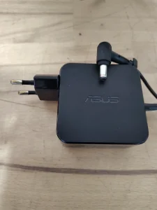 Asus 19V 2,37A adapter (5,5x2,5mm)