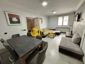 Glavna, Opština Zemun, 5+ petosobna, 22 m²