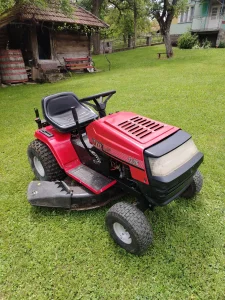 Traktor kosilica MTD