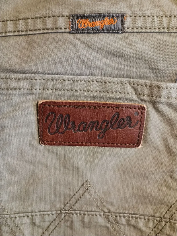 Wrangler Arizona Army Green Regular Streč Fit W32/L32 HQ