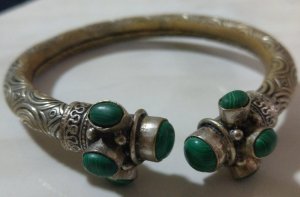 Antikvarna Srednjevekovna narukvica sa poludr.kamenom, RRR