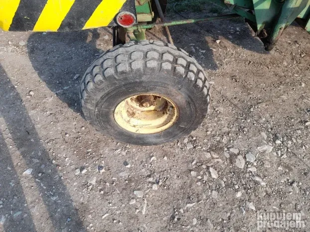 Zadnji tockovi 8.50 r12 john deere