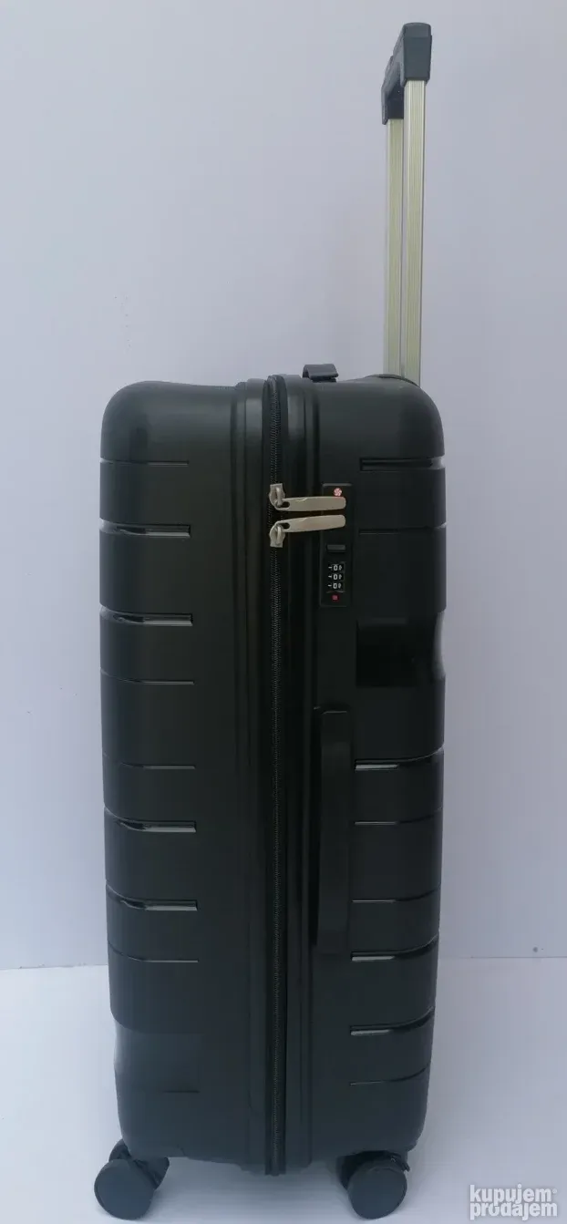 RASPRODAJA Veliki kofer od polipropilena model PP 004 crni