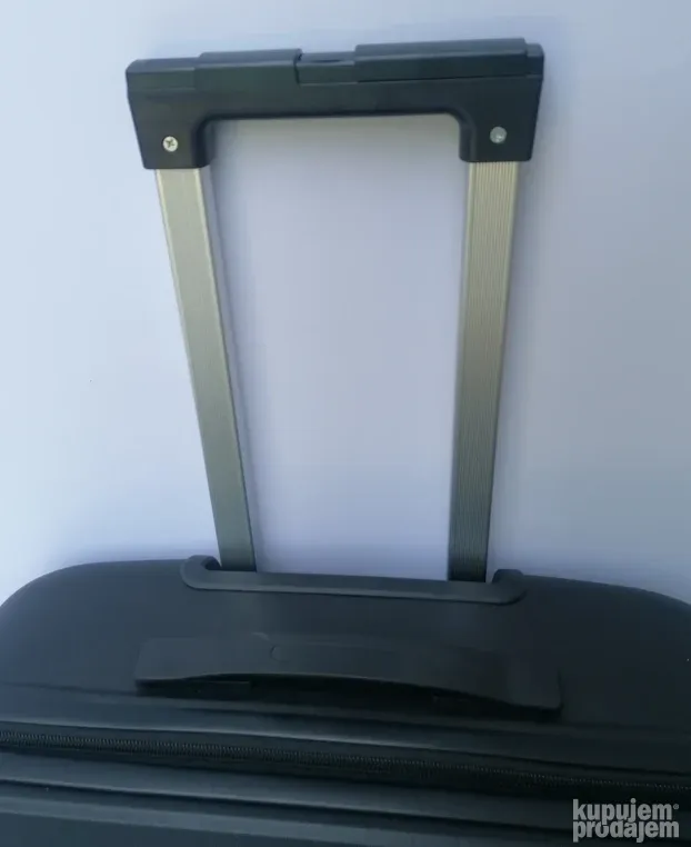 RASPRODAJA Veliki kofer od polipropilena model PP 004 crni