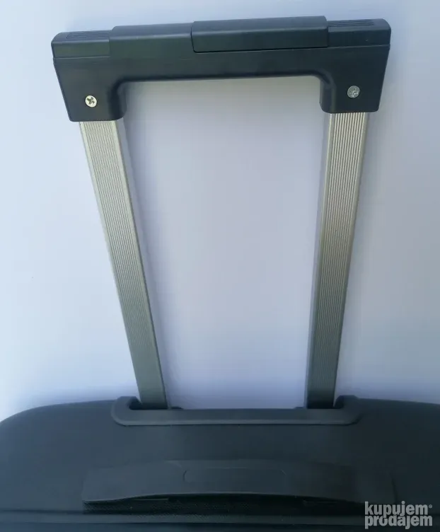 RASPRODAJA Veliki kofer od polipropilena model PP 004 crni