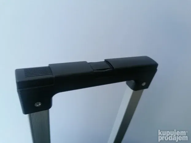 RASPRODAJA Veliki kofer od polipropilena model PP 004 crni