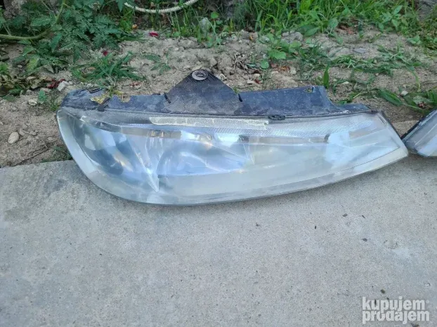 Levi i desni far peugeot 406 providni