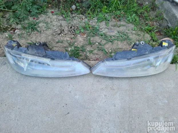 Levi i desni far peugeot 406 providni