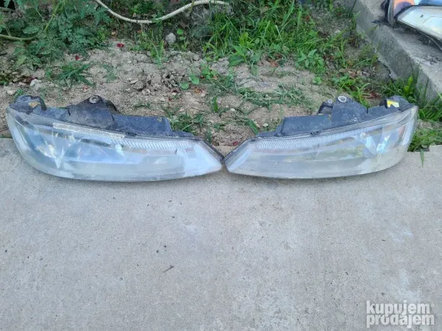 Levi i desni far peugeot 406 providni