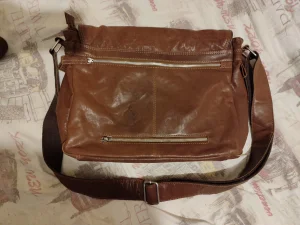 Kožna poslovna i laptop torba poznatog brenda AHA