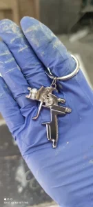 Pistolj za farbanje privezak za kljuceve