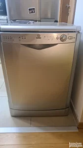 Indesit mašina za sudove