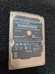 Hard disk za laptop 1TB (ne vidi ga)