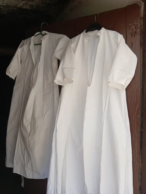 Dve kosulje od debljeg starog  platna stare oko 70god